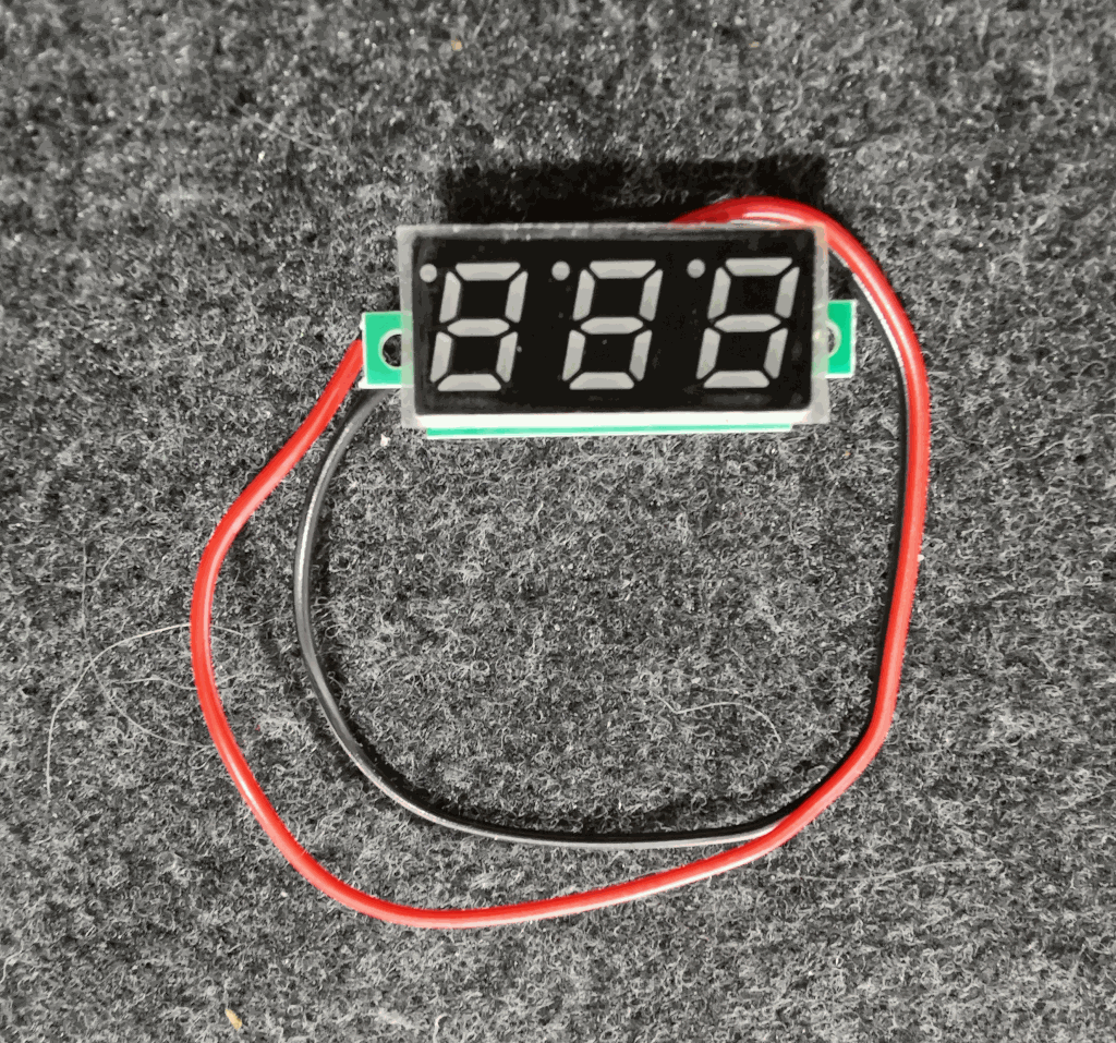 Roland Aerophone Mini - Adding a mini voltmeter